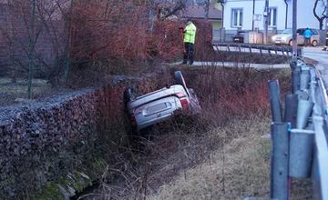 FOTO: Dopravné nehody na ceste III. triedy v mestskej časti Trnové