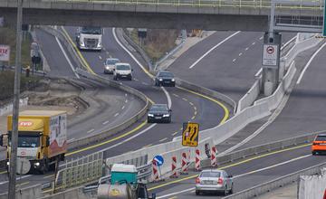 FOTO: Diaľničnú križovatku v Hričovskom Podhradí rozširujú krátko pred otvorením o nové jazdné pruhy