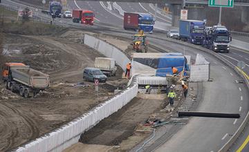 FOTO: Diaľničnú križovatku v Hričovskom Podhradí rozširujú krátko pred otvorením o nové jazdné pruhy