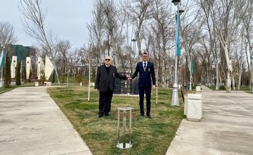 FOTO: Vysadenie Stromu pokoja v Uzbekistane
