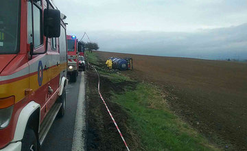 FOTO: Dopravná nehoda kamióna pri Turčianskych Tepliciach