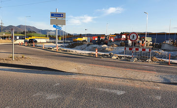 FOTO: Rozširovanie napojenia na diaľničný privádzač pri kruhovom objazde Solinky