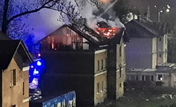 FOTO: Na Bratislavskej ulici v Žiline došlo k požiaru bytovky, na mieste už zasahujú hasiči