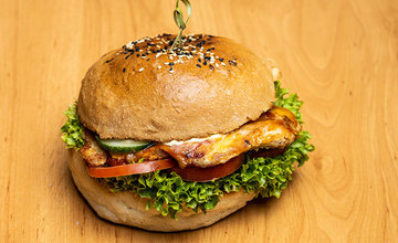 FOTO: Nová donášková služba PureBeef v Žiline pripravuje chutné hamburgery v domácej žemli