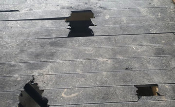 FOTO: Vandali poškodili nedávno dokončený most na novej cyklotrase Žilina - Terchová