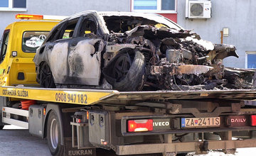 FOTO: Požiar osobných áut v areáli žilinskej firmy