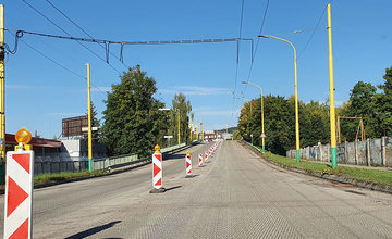 FOTO: Rekonštrukcia cesty medzi kruhovým objazdom Rondel a mostom nad Rajčankou v Závodí