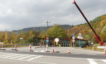 FOTO: Rekonštrukcia dočasného premostenia vo Vraní je v plnom prúde, uzávierka potrvá do 30. novembra