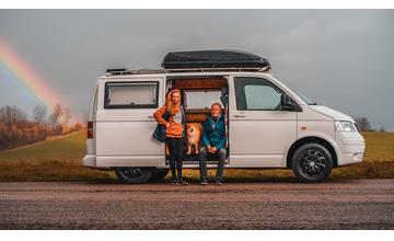 FOTO: Leto v európskych krajinách, zima v Alpách: Broňa a jej otec vytvárajú pohodlie domova na kolesách