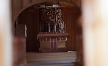 FOTO: Jaroslav Zajaček z Trnového vyrobil model kostola sv. Juraja aj osem nádherných betlehemov