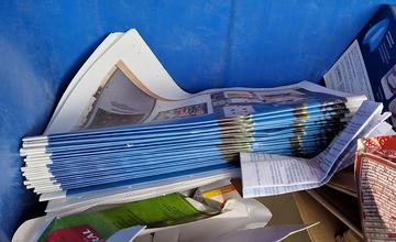 FOTO: Radničné noviny mesta Žilina odhodené v kontajneri na separovaný odpad