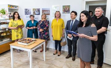 FOTO: Nová prosociálna cukráreň bola otvorená v priestoroch Považskej galérie umenia v Žiline