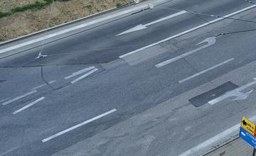 FOTO: Na nevhodne opravenej ceste na ulici Obchodná pribudli nové asfaltové záplaty