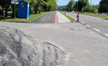 FOTO: Na Rosinskej ceste v Žiline pribudlo vyše 300 metrov novej cyklotrasy, pokračovanie je v príprave