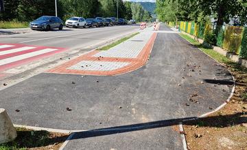 FOTO: Na Rosinskej ceste v Žiline pribudlo vyše 300 metrov novej cyklotrasy, pokračovanie je v príprave