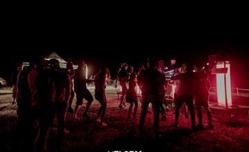 FOTO: Melody Sunset – jedinečný festival v Rajeckej doline nabitý programom, gastro zážitkami a hudbou 12 dídžejov
