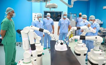 FOTO: ÚVN Ružomberok má najmodernejší chirurgický robotický systém a novinkou je aj automatizovaná nemocničná práčovňa