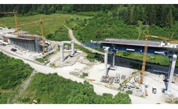 FOTO: Výstavba diaľničného tunela Višňové pokračuje aj v letných mesiacoch