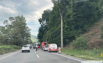 FOTO: Dopravná nehoda v Rojkove paralyzovala premávku na Liptove 15. augusta 2022