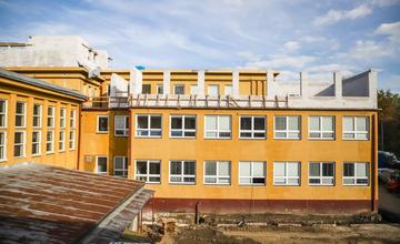 FOTO: Strednú odbornú školu elektrotechnickú v Žiline rekonštruujú a rozširujú za 2,8 milióna eur