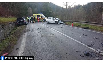 FOTO: Čelná zrážka dvoch vozidiel v okrese Námestovo 14. 11. 2022