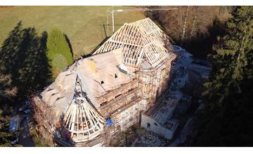 FOTO: Aktuálny stav rekonštrukcie Kuneradského zámku