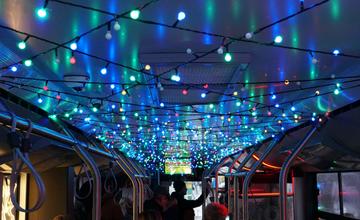 FOTO: Vydajte sa na jazdu v žilinskom vianočnom trolejbuse