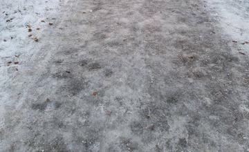 FOTO: Neposypané šmykľavé chodníky v Žiline 22. decembra 2022