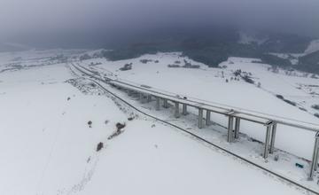 FOTO: Výstavba diaľnice D1 pri Žiline na záberoch z 18. decembra 2022