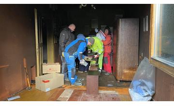 FOTO: Vypratávanie domu na Kysuciach po požiari