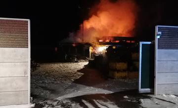 FOTO: Požiar haly v Hornom Hričove 23. januára 2023