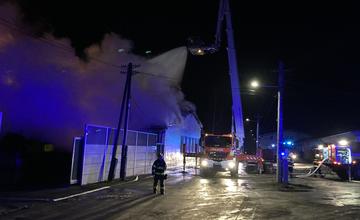 FOTO: Požiar haly v Hornom Hričove 23. januára 2023