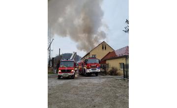 FOTO: Priestory vydavateľstva Artis Omnis poškodené pri hasení požiaru