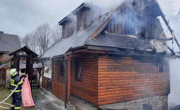 FOTO: Požiar chaty v obci Veľké Rovné