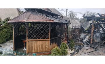 FOTO: Požiar v obci Skalité 28. marca 2023
