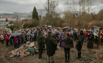 FOTO: Krížová cesta na vrch Tábor