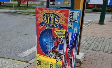FOTO: Nelegálne reklamné pútače na cirkus v Žiline