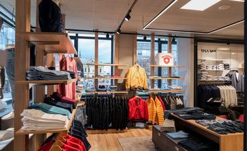 FOTO: Nová predajňa FAMON s elegantným pánskym oblečením v centre Žiliny