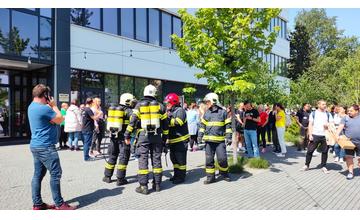 FOTO: Požiarne cvičenie a evakuácia administratívnej budovy Poštová 1