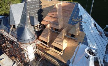 FOTO: Zábery z rekonštrukcie strechy Kuneradského zámku 13. 6. 2023