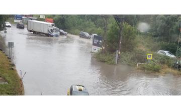 FOTO: Žilinské cesty zaplavila voda po búrke 17. júla 2023