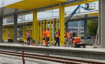FOTO: Na železničnej stanici v Žiline sa naplno maká aj v závere júla
