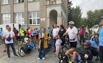 FOTO:  Nadácia Káčer na bicykli pomohla malej Glórii z Ružomberka