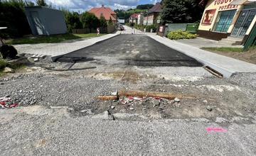 FOTO: Rekonštrukcia železničného priecesta na Orave obmedzí na týždeň vlakovú dopravu