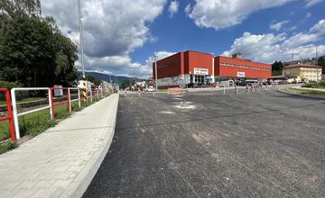 FOTO: Rekonštrukcia železničného priecesta na Orave obmedzí na týždeň vlakovú dopravu