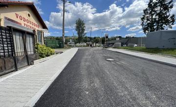 FOTO: Rekonštrukcia železničného priecesta na Orave obmedzí na týždeň vlakovú dopravu