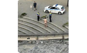 FOTO: Nahý muž sa prechádzal po OC Mirage