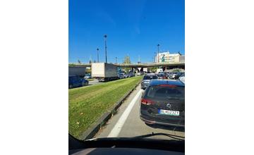 FOTO: Celodenný kolaps dopravy v Žiline pred voľbami