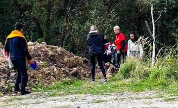 FOTO: Dobrovoľníci pomáhajú migrantom na Kysuciach