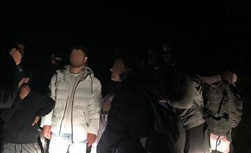 FOTO: Poľskí pohraničníci zadržali skupinu migrantov prichádzajúcu zo Žilinského kraja